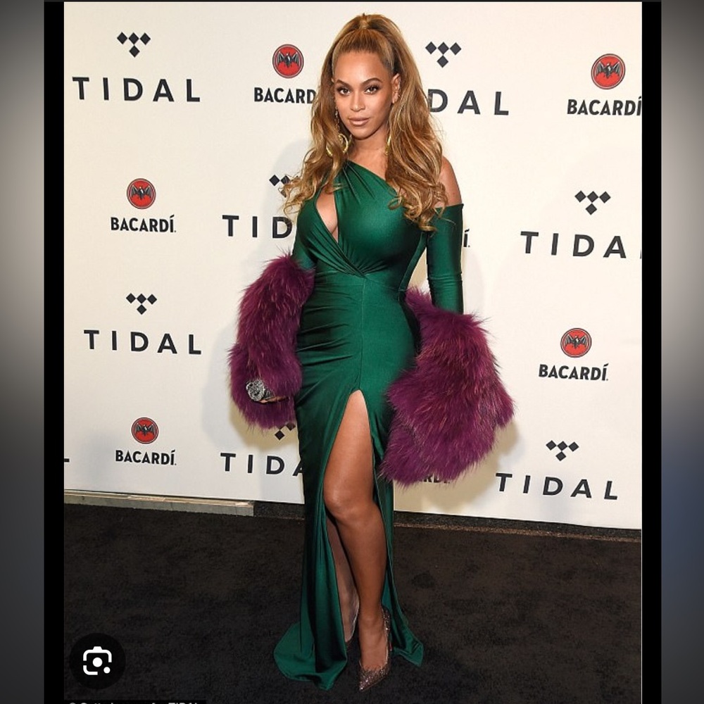 *AS SEEN ON BEYONCE* Green Satin Stretch Dress size SMALL